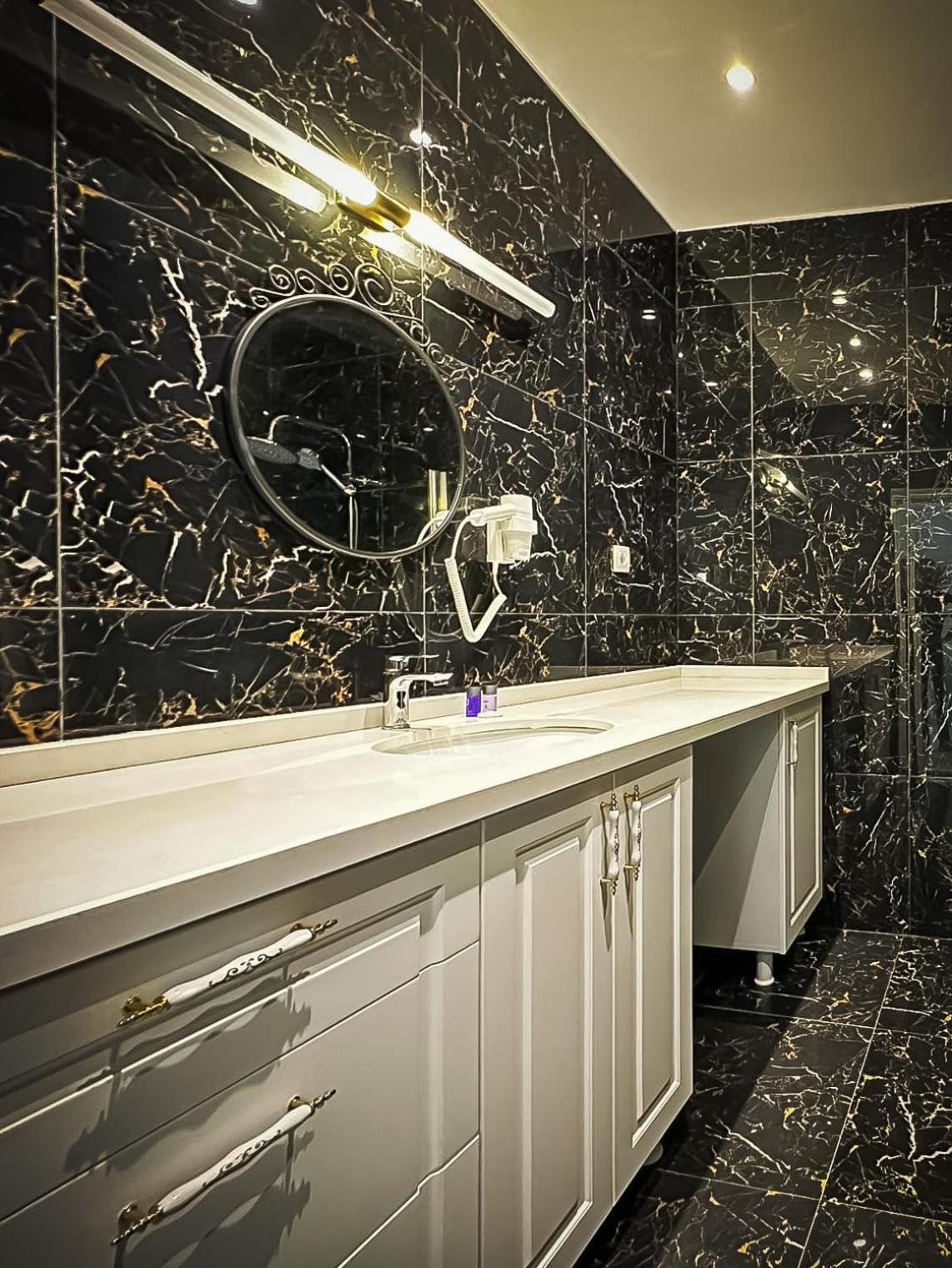 אדאלר Hi Hotel Ivy Bueyuekada מראה חיצוני תמונה