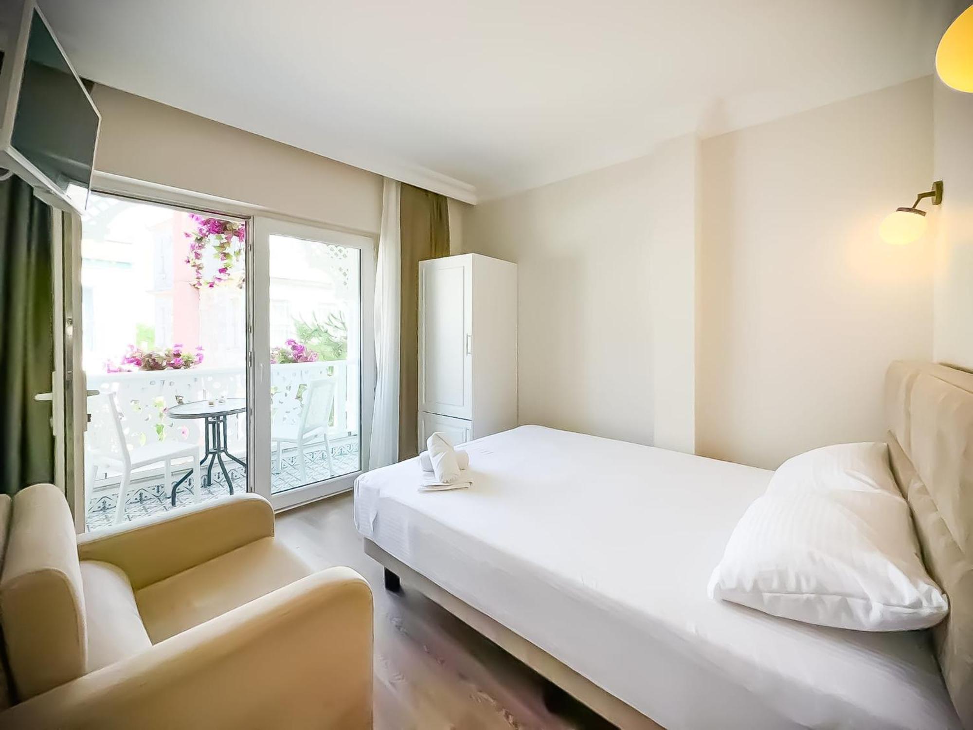 אדאלר Hi Hotel Ivy Bueyuekada מראה חיצוני תמונה